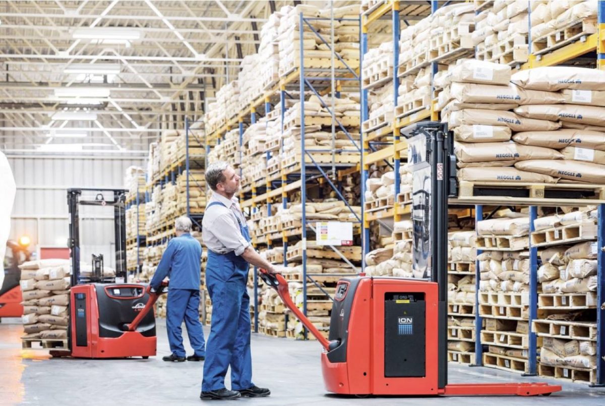 Complete-Guide-How-To-Choose-The-Right-Forklift-For-Your-Warehouse--1200x805.jpg